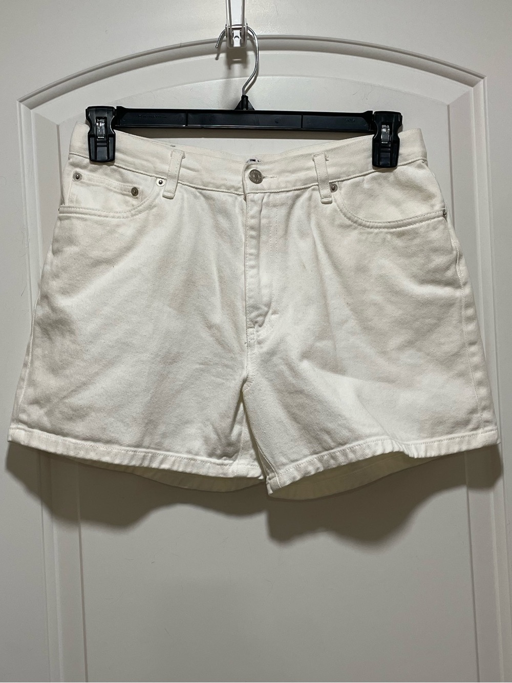Classic Hilfiger Chic & Preppy Sz 12 4.5” White Denim Shorts Y2K Vintage So Cute